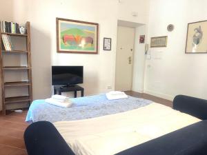 a bedroom with a bed and a tv in it at Bilocale zona Testaccio in Rome +2 photos
