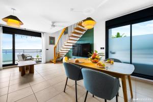 a dining room with a view of the ocean at Koté La Savan' in Saint-Paul +12 photos
