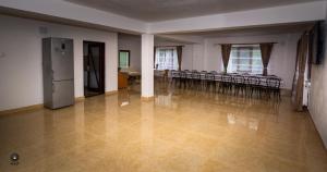 a dining room with a table and chairs in a room at Ioska Boro in Mehadica