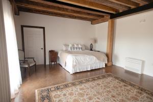 a bedroom with a white bed and a rug at New Field Farm at Timber Ridge in Lexington +18 photos