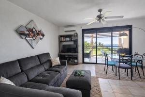 a living room with a couch and a table at Duplex Palm Beach - Plage et Rando in Le Gosier