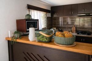 a kitchen counter with a bowl of fruit and a microwave at Nadi Airport Bed & Breakfast in Nadi