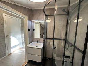 a bathroom with a sink and a shower at Sørlandets paradis in Svenevik +51 photos