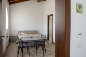 a table and chairs in a room with a bed at Gaspari Farm Relais in Volta Mantovana