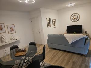 a living room with a couch and a table and chairs at Ninho D`ouro in Peso da Régua