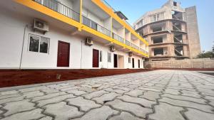 an empty courtyard of a building with a yellow stripe at La nature in Pondicherry +1 photo