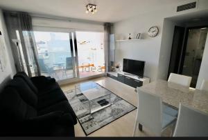 a living room with a glass table and a couch at résidence 2 chambres avec piscine proche mer in Orihuela Costa