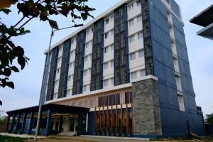 an exterior view of a building at Grand Elhajj Banten in Tjipondoh Tiga