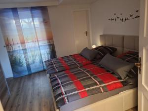 a bedroom with a bed and a window in a room at Parva Domus XL in Xanten