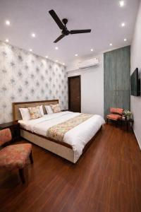 a bedroom with a bed and a ceiling fan at HOTEL SHREE KANHA in Jaipur +18 photos