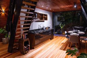 a kitchen with a staircase leading to a dining room at Retiro Empíreo in Nova Petrópolis