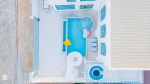 an overhead view of a swimming pool with a toilet at Blue Tierra Pool Villa Pattaya in Ban Hua Phrong
