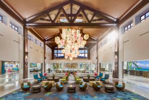 Uma área de estar em Universal's Loews Sapphire Falls Resort