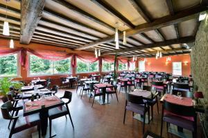 a dining room filled with tables and chairs at Contact Hotel Le Moulin Neuf Chantonnay in Chantonnay