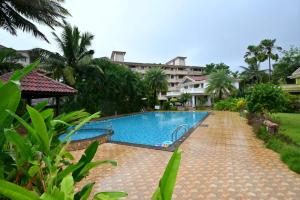 a swimming pool in front of a resort at Scandi-Stay 2BR by Benaulim Beach in Benaulim