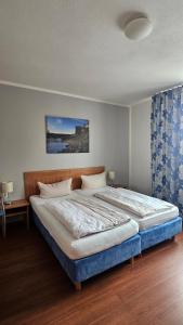 a bedroom with a large bed in a room at Huberwirt am Kellerberg in Wasserburg am Inn