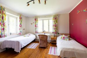 a room with two beds and a sink and windows at Ferme du Banoyard in Theux