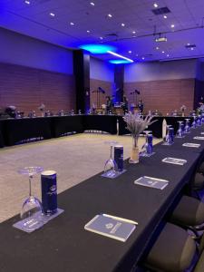 a long table with wine glasses on it in a room at Blue Tree Premium Alphaville in Barueri +69 photos
