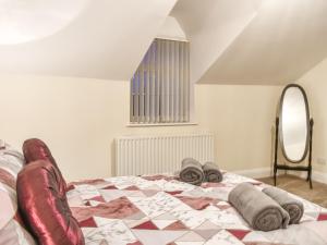 a bedroom with a bed with towels on it at Stonebank Cottage - Uk35686 in Hunwick +5 photos