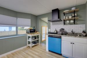 Gallery image of Steps to Orange Lake: Pet-Friendly Getaway! in Hawthorne