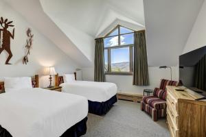 a hotel room with two beds and a window at The Pines Lodge, a RockResort, by Vail Resorts in Beaver Creek +291 photos