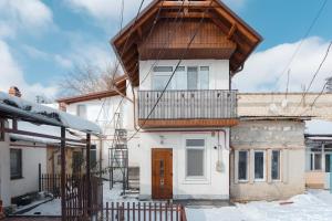 a house with a balcony on top of it at HomeRent Bucuresti Studio in Chişinău