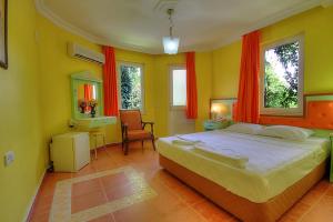A bed or beds in a room at Mandalinn Hotel