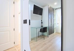 a mirror in a room with a table and a chair at Hospedaje C-17 in Segovia