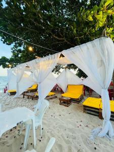 a beach with chairs and umbrellas on the sand at Pousada Sol e Mar in Saubara