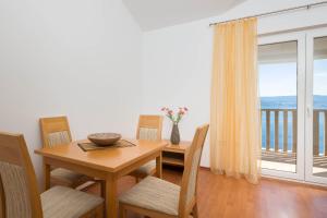 Balkón alebo terasa v ubytovaní Beachfront Apartments Lara