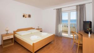 Posteľ alebo postele v izbe v ubytovaní Beachfront Apartments Lara