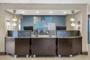 a lobby with a reception counter in a hospital at Best Western Plus Tallahassee North Hotel in Tallahassee +41 photos