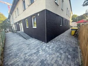 a building with a black wall on the side of it at Monteur Boardinghouse WorkHomes Zuffenhausen in Stuttgart