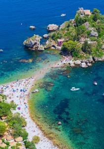 an aerial view of a beach with people in the water at Armonia dell'Etna in Santa Venerina