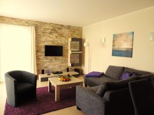 a living room with a couch and a table at Casa Cavallo in Göhren-Lebbin