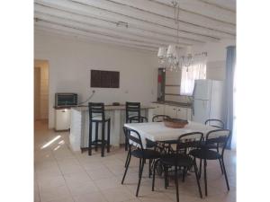 a kitchen and dining room with a table and chairs at Casa Willy Pampa in Barreal