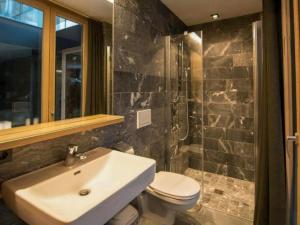 a bathroom with a sink and a toilet at Smaragdresort Gipfelstürmer in Brandberg
