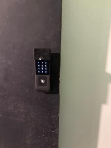a remote control sitting on top of a floor at فنادق مخدومة in Quai