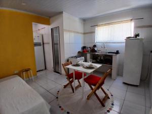 a small kitchen with a table and two chairs at Hospedagem da Lu in Paraty +12 photos