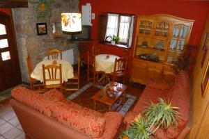 a living room with a couch and a table at Hotel Mestas in Arenas de Cabrales