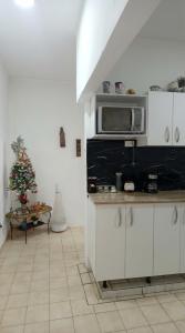 a kitchen with a christmas tree and a microwave at Apto cerca a Paseo Colon in Puerto La Cruz +18 photos