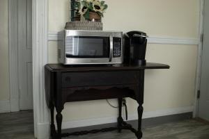 a microwave sitting on top of a table at Eden's Cozy Oasis in Windsor