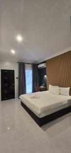 a bedroom with a large bed in a room at TEBiNG Guest House Taman Negara Malaysia Kuala Tahan in Kuala Tahan