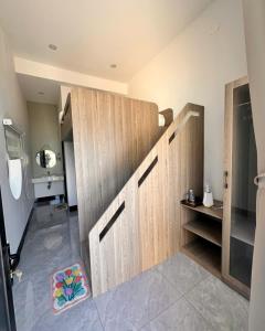 a bathroom with wooden dividers in a room at Max Home in Ninh Hải