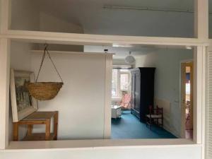 a living room with a basket hanging from a wall at Studio 11 in Utrecht