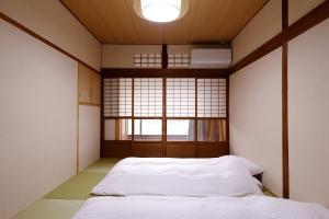 a bed in a room with a window at 桜ノ舎 in Nara
