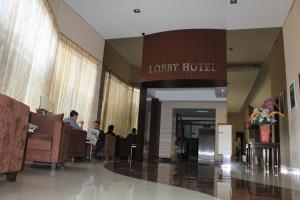 Area lobi atau resepsionis di Metro Hotel Jababeka