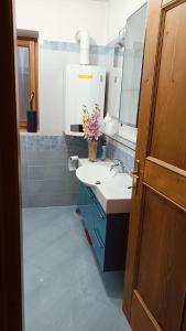 a bathroom with a sink and a mirror at Casa vacanze tortoi in Candide +24 photos