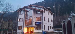 a tall white building with a lot of windows at Hotel Pahalgam view in Pahalgām