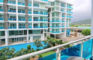 En balkong eller terrasse på My Resort Hua Hin A304